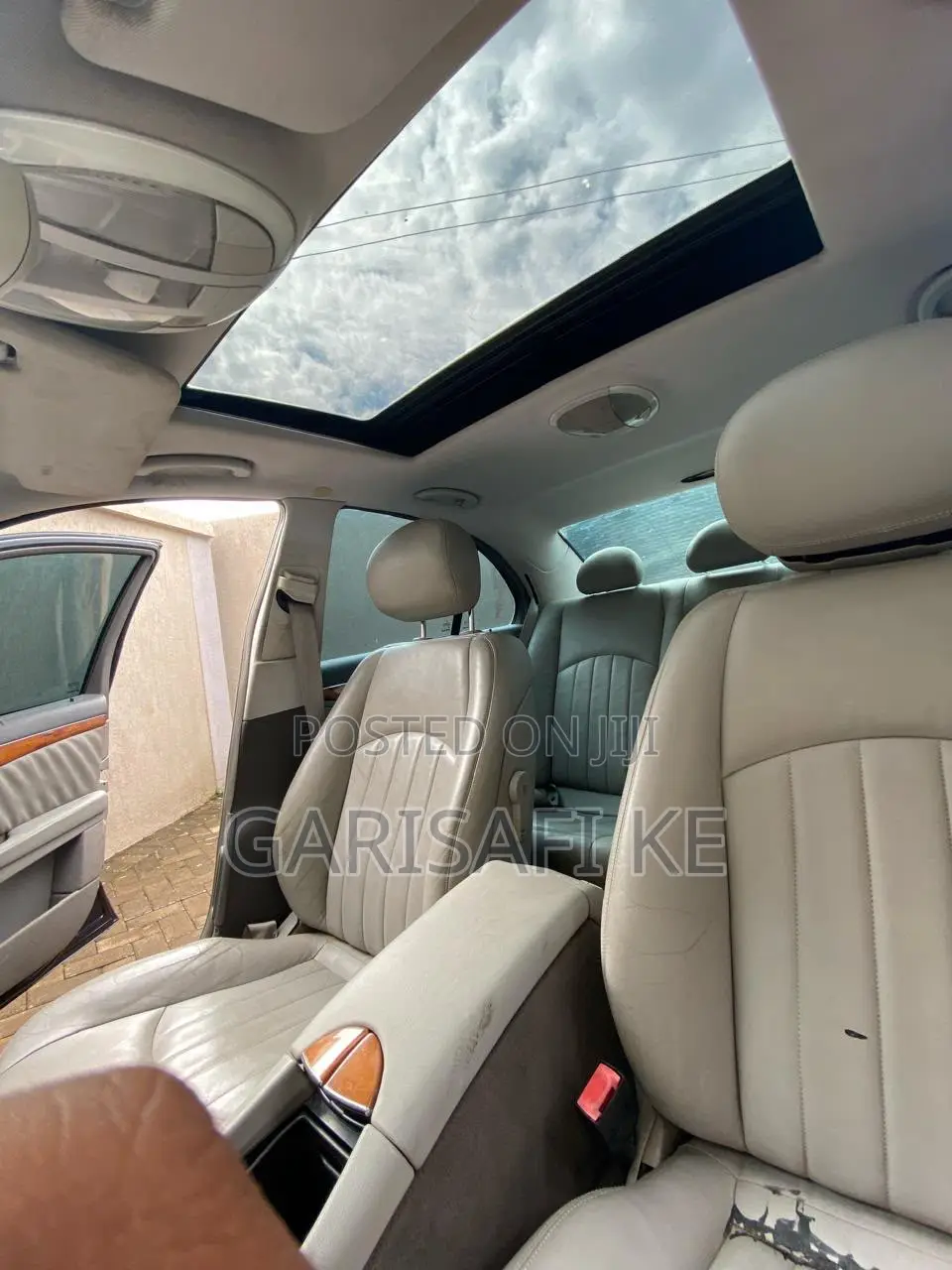 Mercedes-Benz E200 2009 Blue