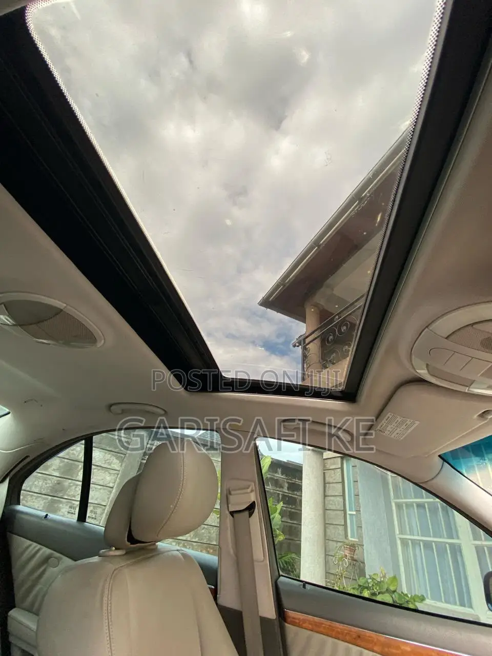 Mercedes-Benz E200 2009 Blue