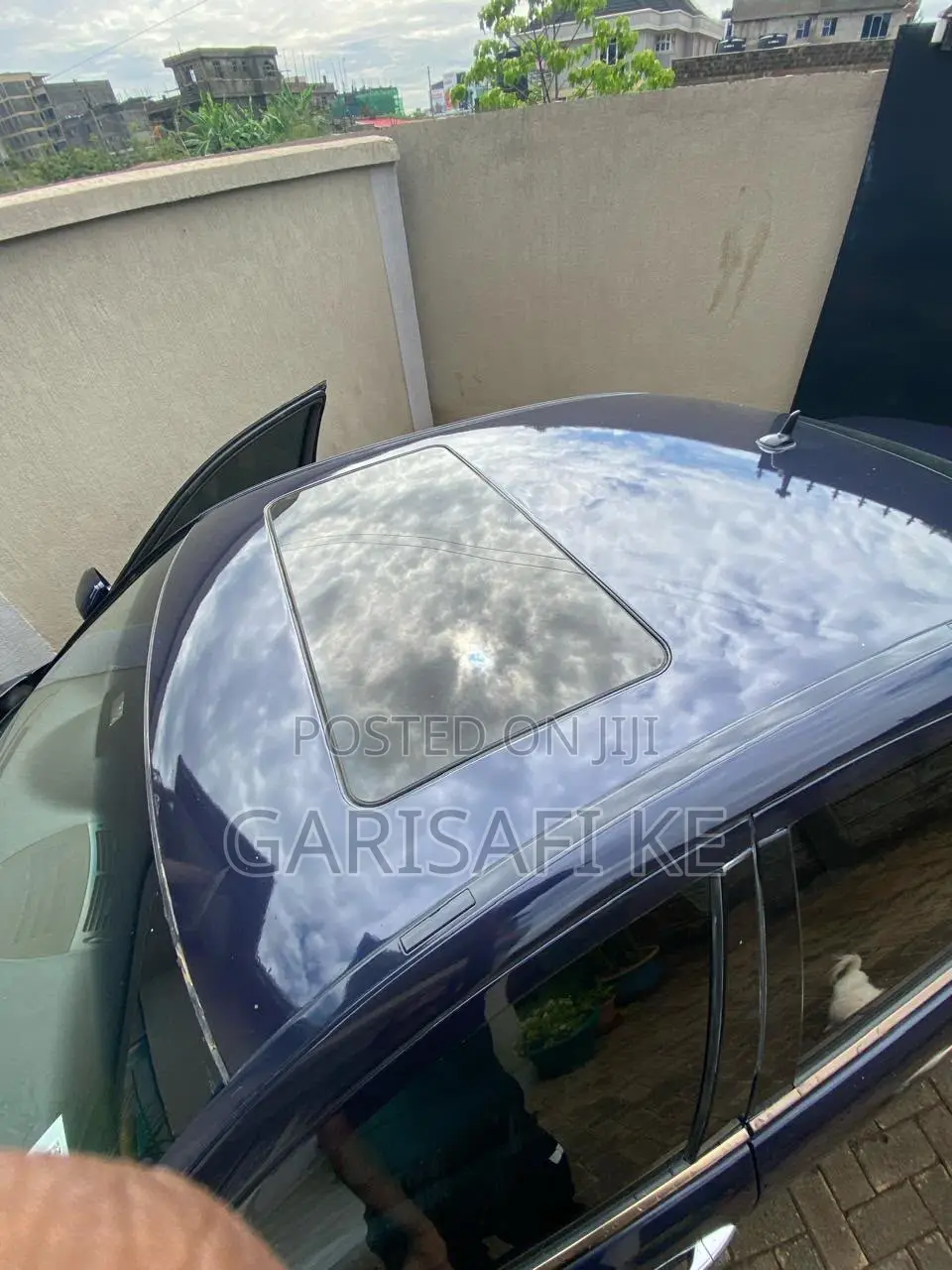 Mercedes-Benz E200 2009 Blue
