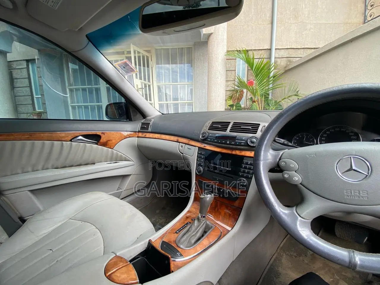 Mercedes-Benz E200 2009 Blue