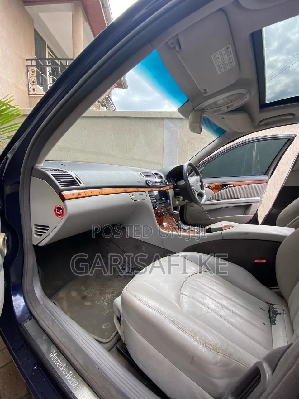 Mercedes-Benz E200 2009 Blue