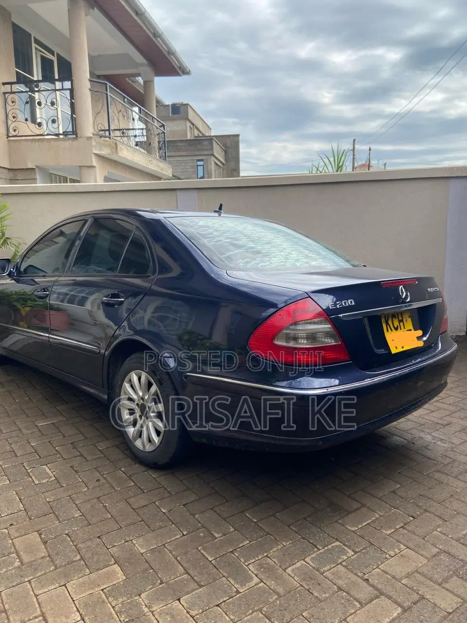 Mercedes-Benz E200 2009 Blue