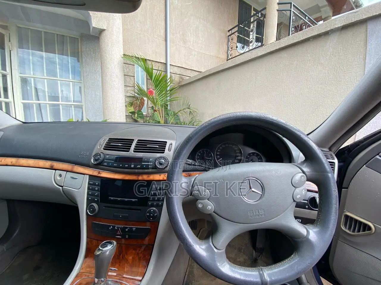 Mercedes-Benz E200 2009 Blue
