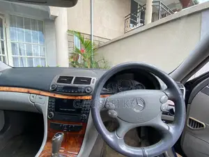 Mercedes-Benz E200 2009 Blue