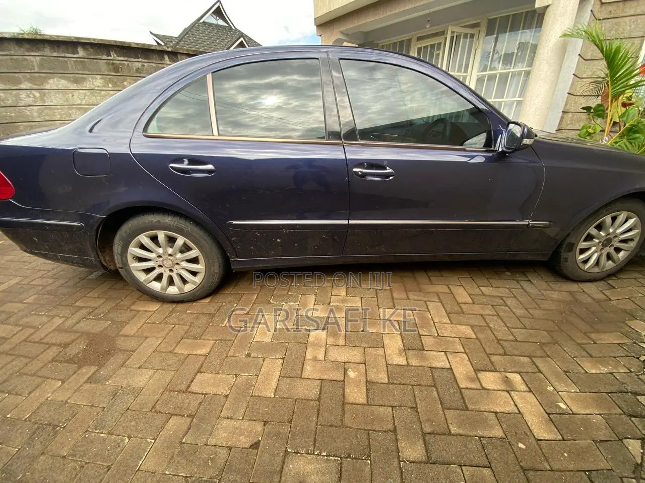 Mercedes-Benz E200 2009 Blue