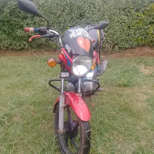 Bajaj Boxer 2025 Red