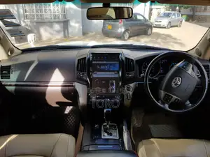 Toyota Land Cruiser 2008 White