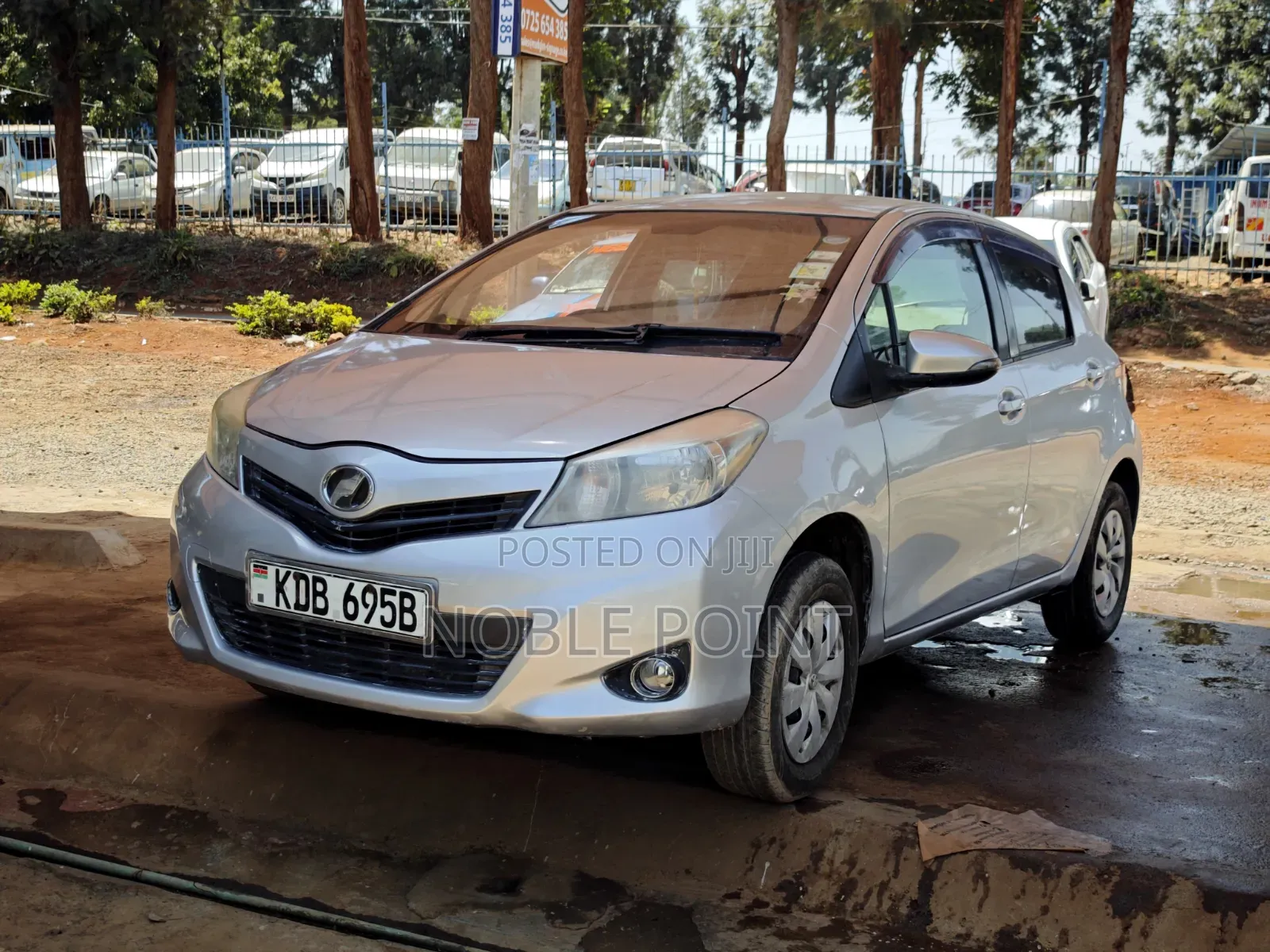 Toyota Vitz 2013 Silver