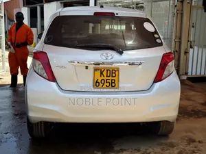 Toyota Vitz 2013 Silver