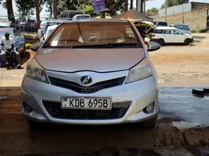 Toyota Vitz 2013 Silver