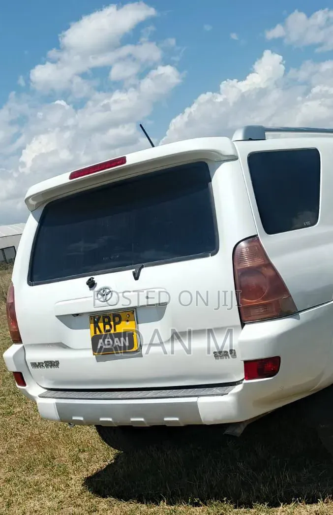 Toyota Hilux Surf 2004 White