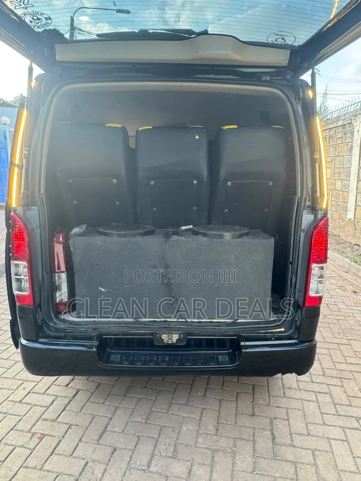 Toyota HiAce 2014 Black