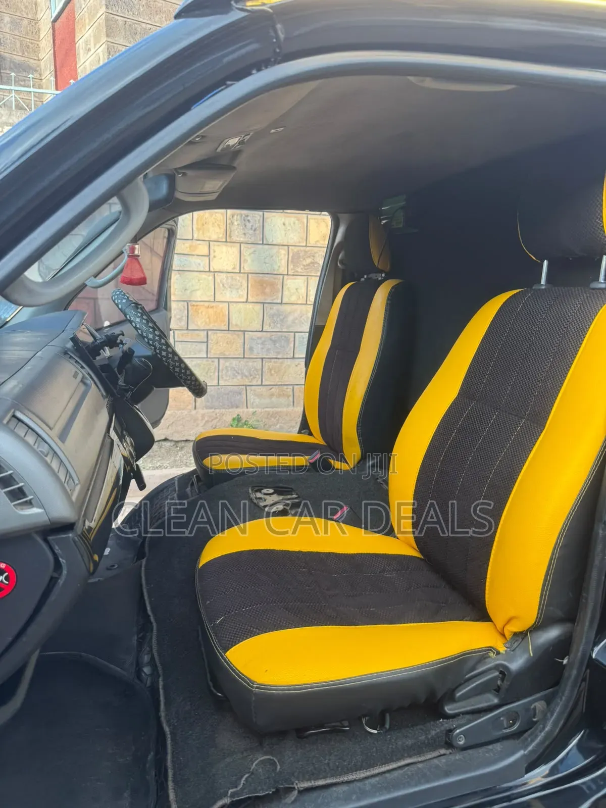 Toyota HiAce 2014 Black