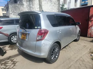 Toyota Ractis 2008 Silver