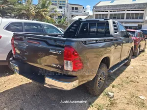 Toyota Hilux 2018 Brown