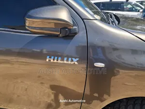 Toyota Hilux 2018 Brown