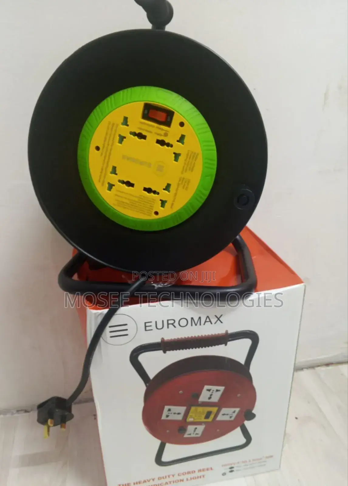 Heavy Duty Electric Cable Reel With Multiple Universal Sockets 50M .