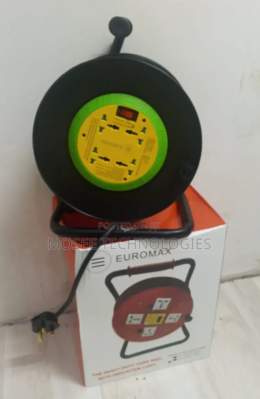 Heavy Duty Electric Cable Reel With Multiple Universal Sockets 50M .