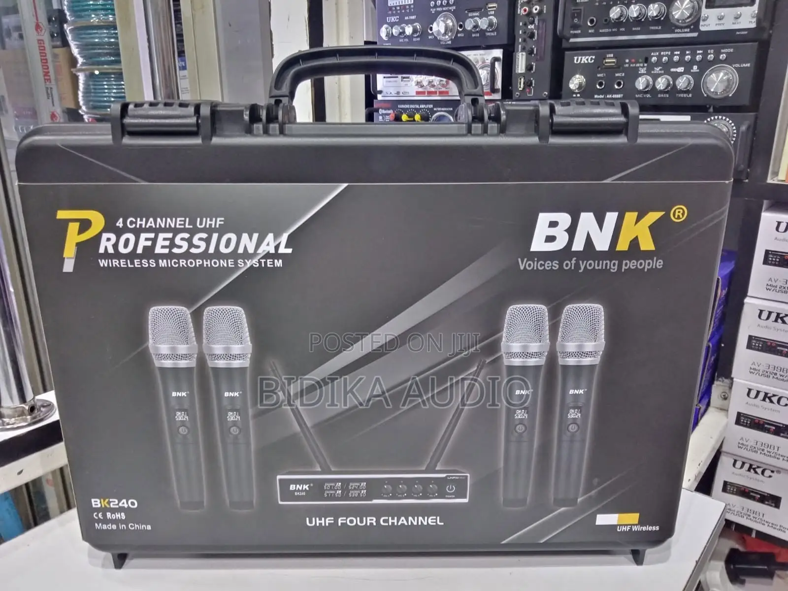 BNK BK240 Professional 4-Channel UHF Wireless Microphone System With H