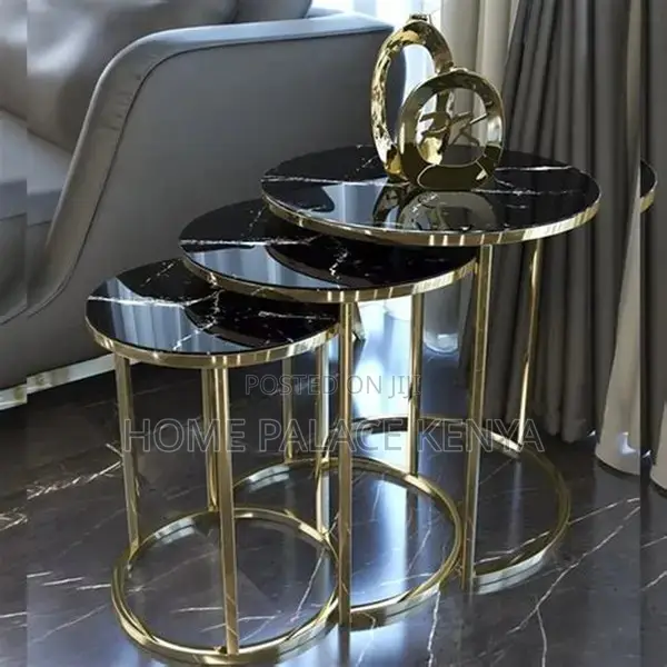 Coffee Table; Three Piece Round Top Nesting Coffee Table Set