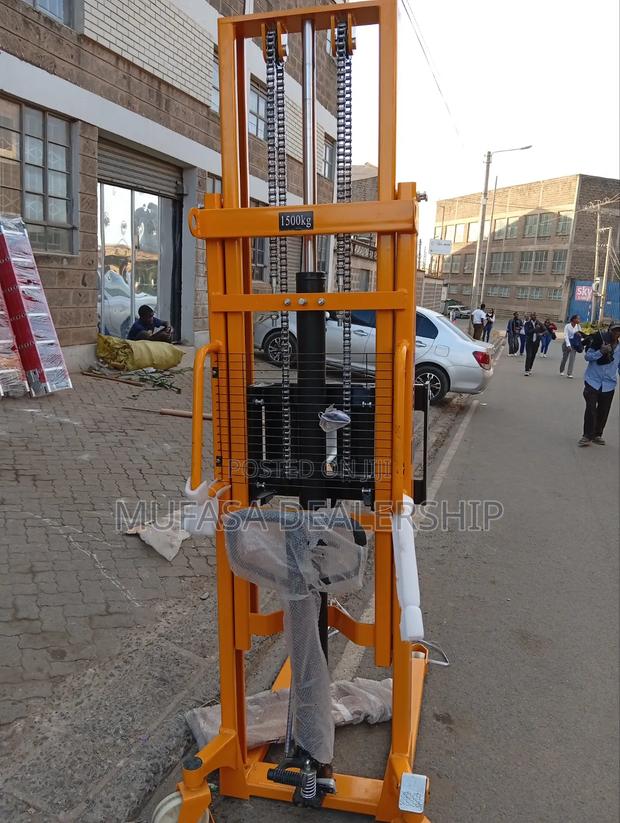 1.5Tonne Foot-Pump Manual Stacker - thumbnail 2