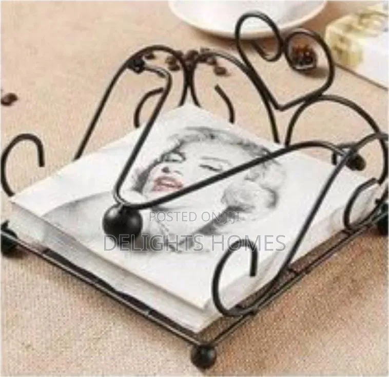 Love Shape Metallic Serviet Holder-Pa