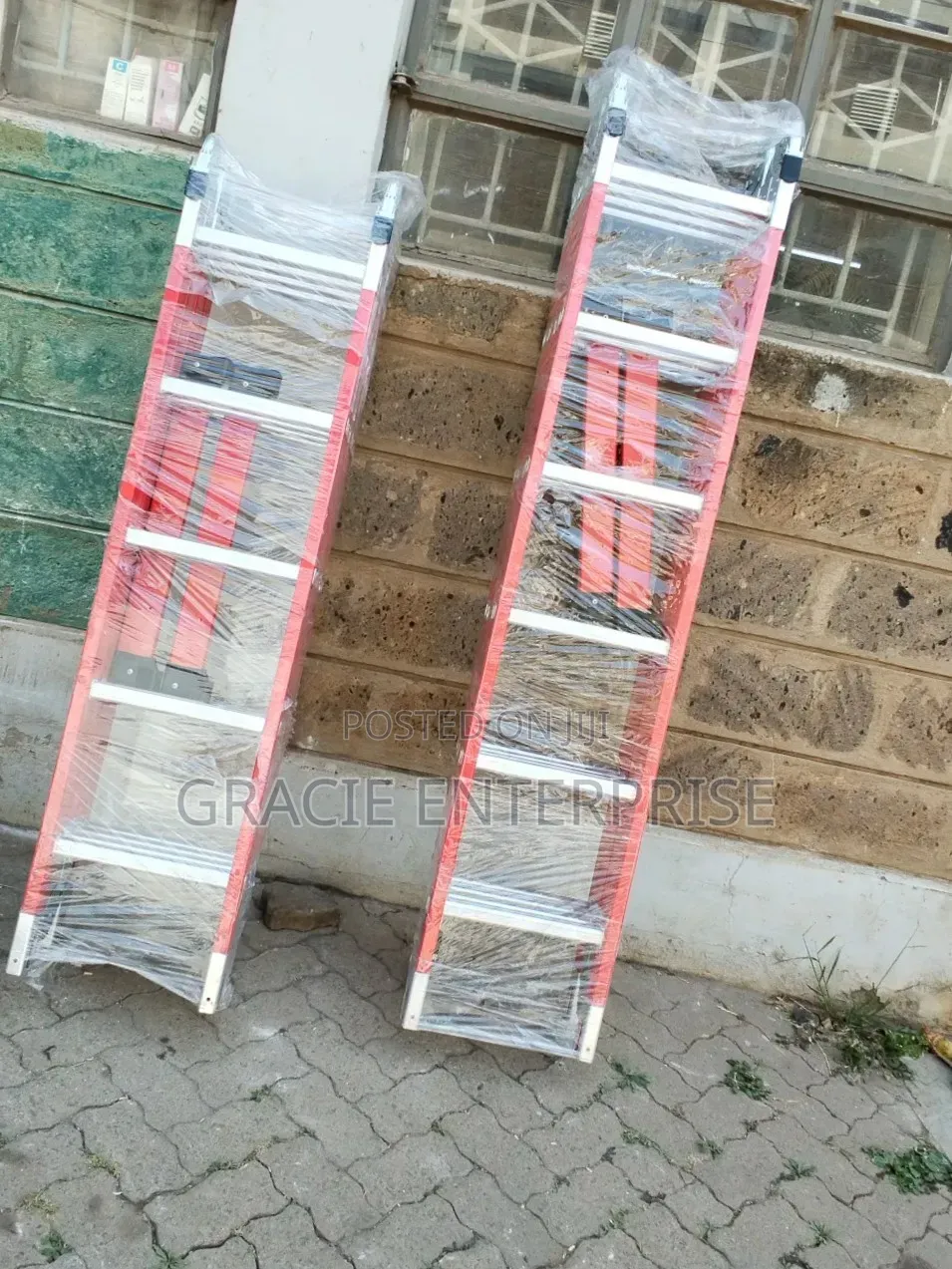 12ft Multipurpose Fiberglass Ladder