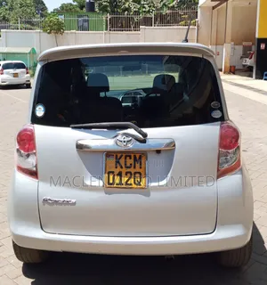 Toyota Ractis 2010 Silver