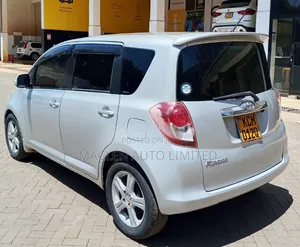 Toyota Ractis 2010 Silver
