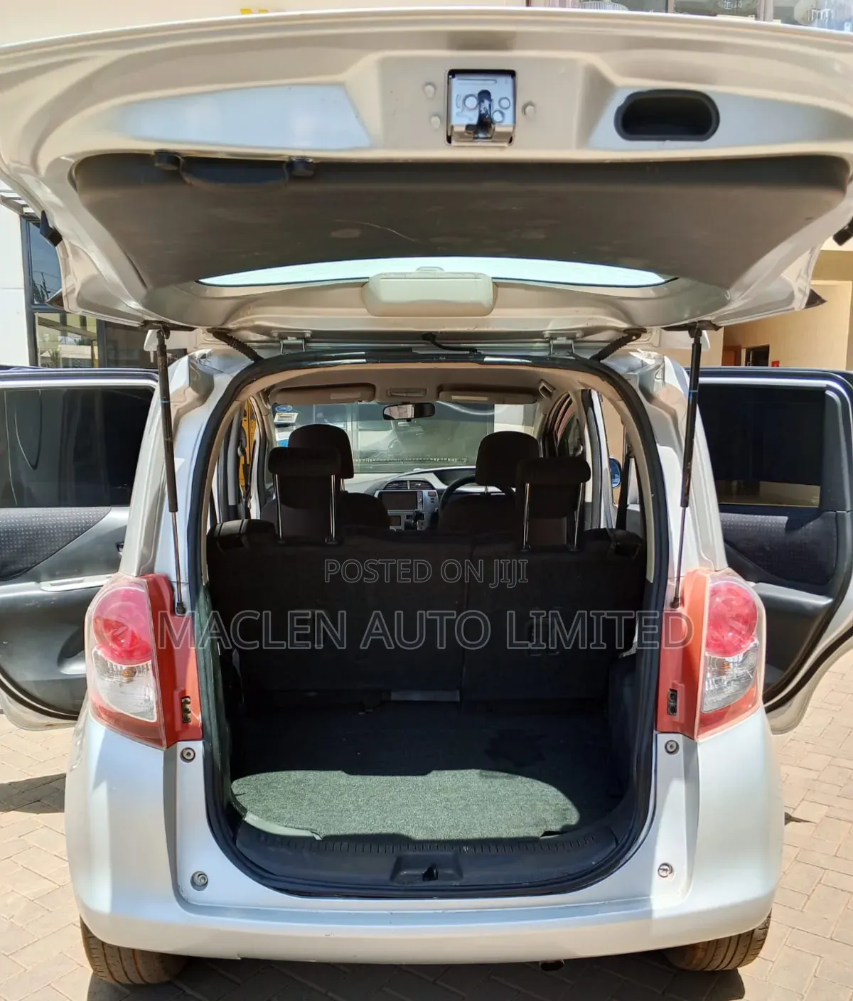 Toyota Ractis 2010 Silver