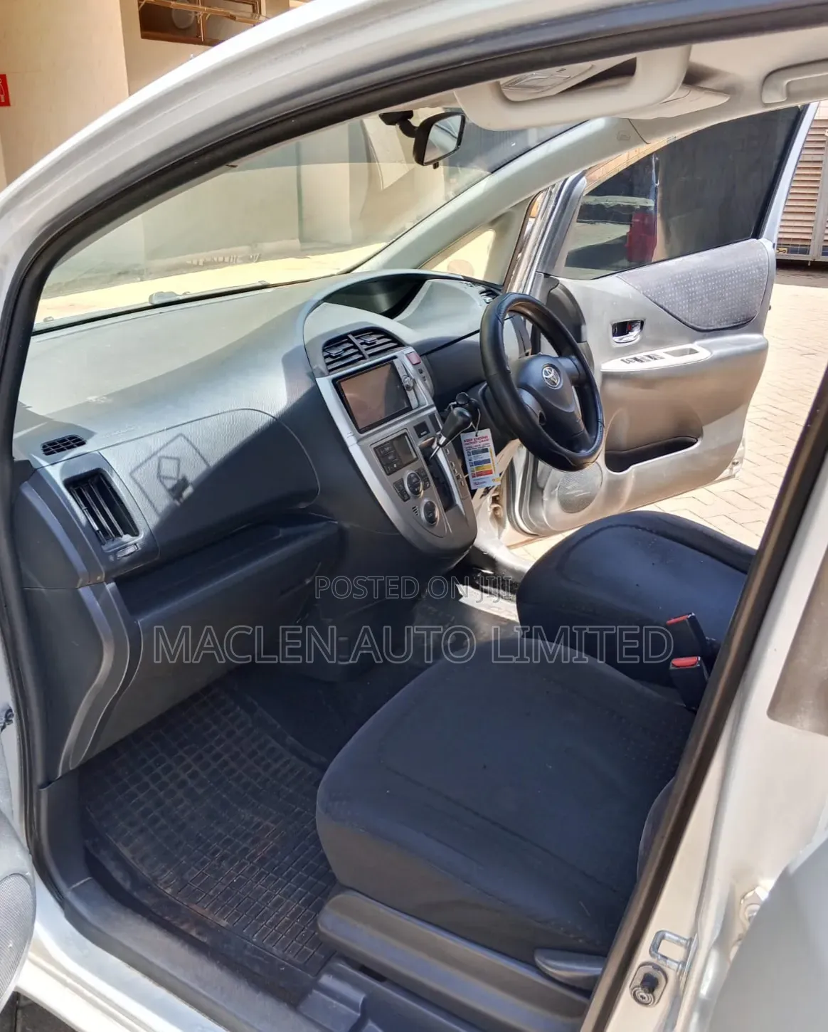 Toyota Ractis 2010 Silver