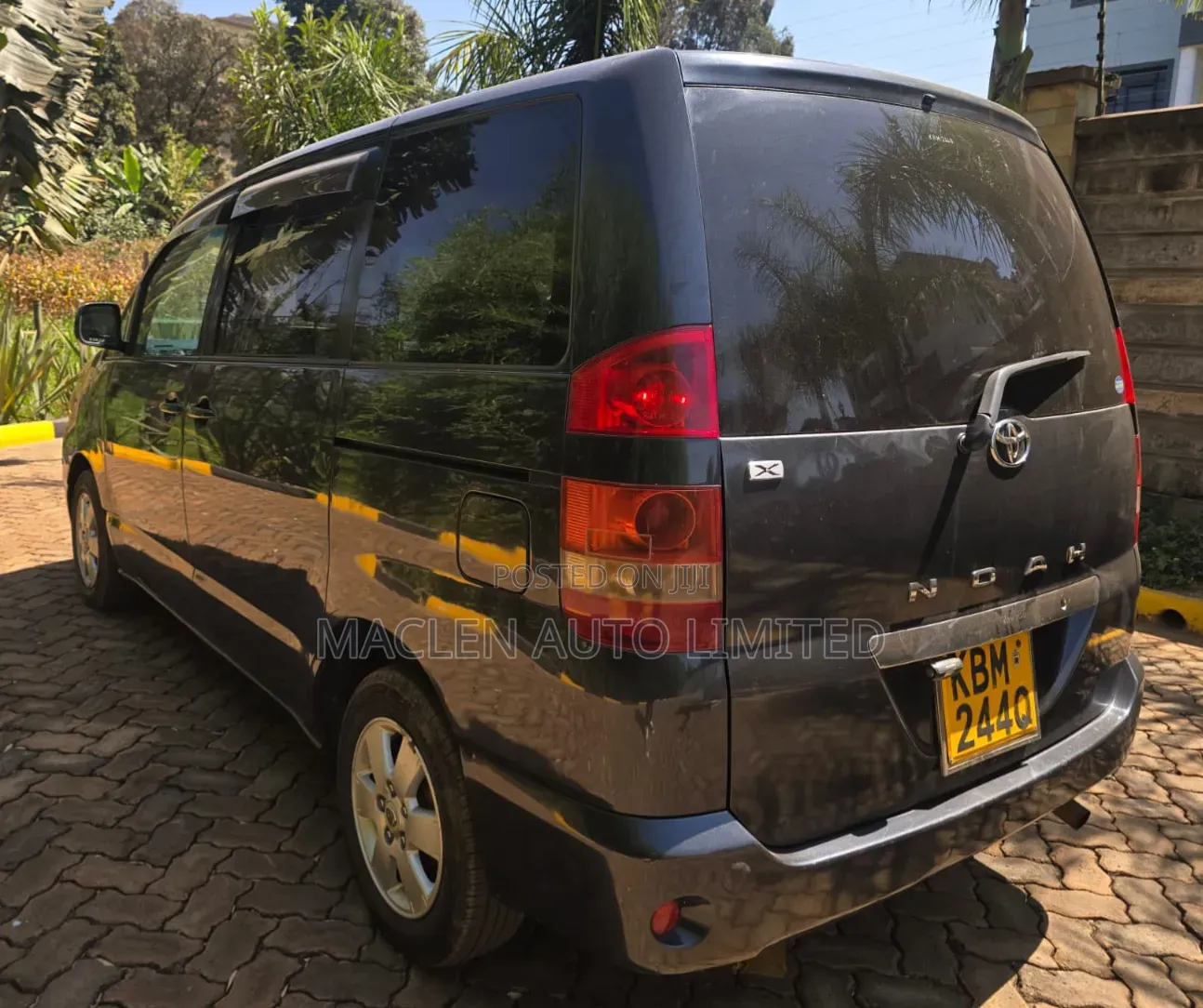 Toyota Noah 2003 Black