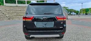 Toyota Land Cruiser LC300 2024
