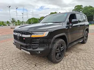 Toyota Land Cruiser LC300 2024