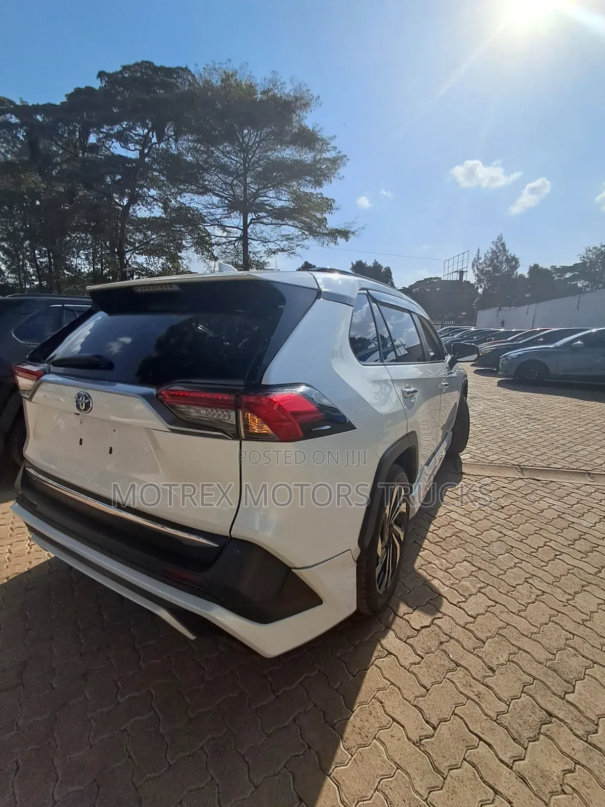 Toyota RAV4 LE AWD 2019 White