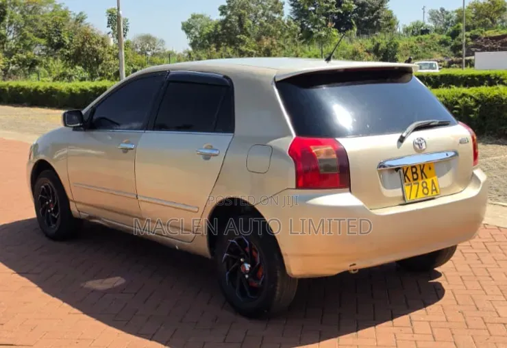 Toyota Corolla RunX 2005 Gold