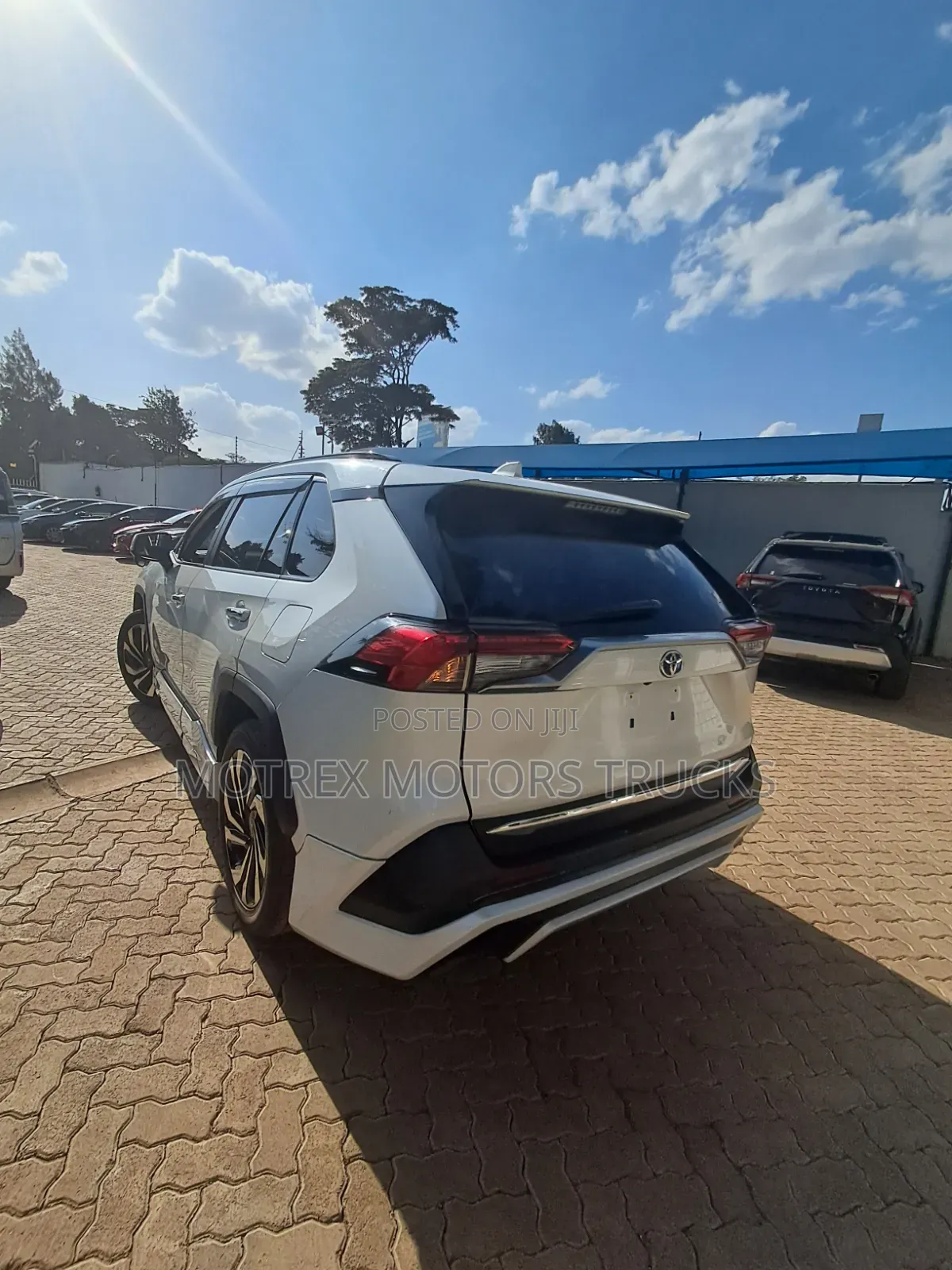 Toyota RAV4 LE AWD 2019 White