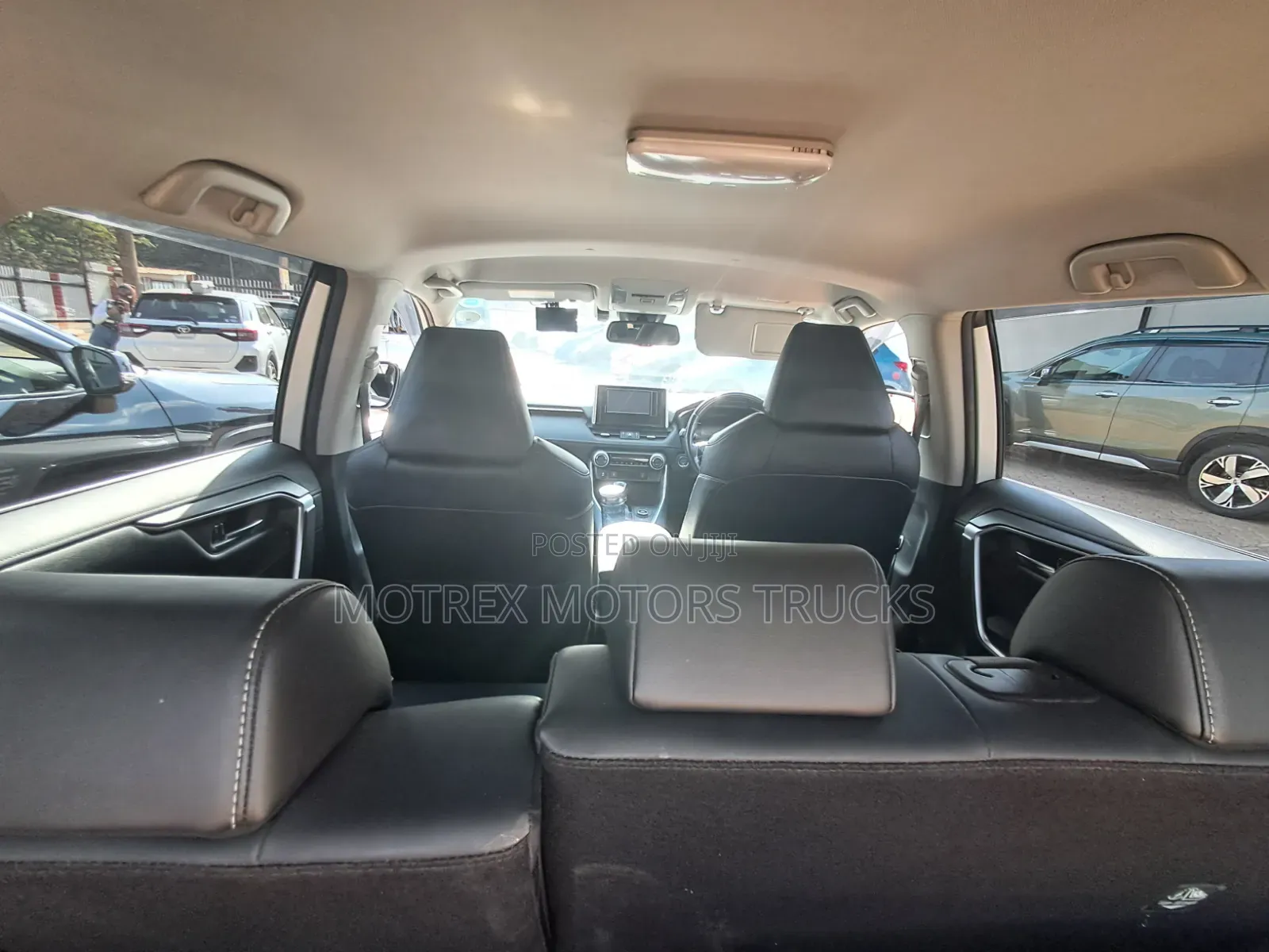 Toyota RAV4 LE AWD 2019 White