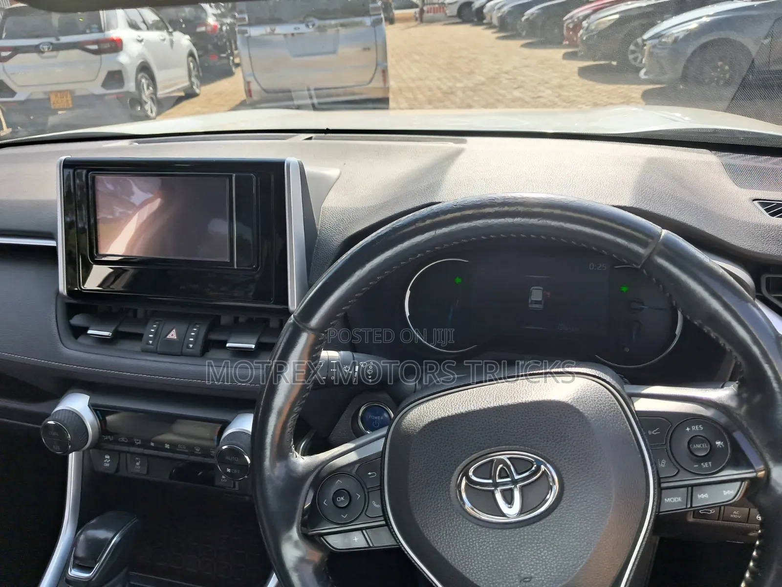 Toyota RAV4 LE AWD 2019 White