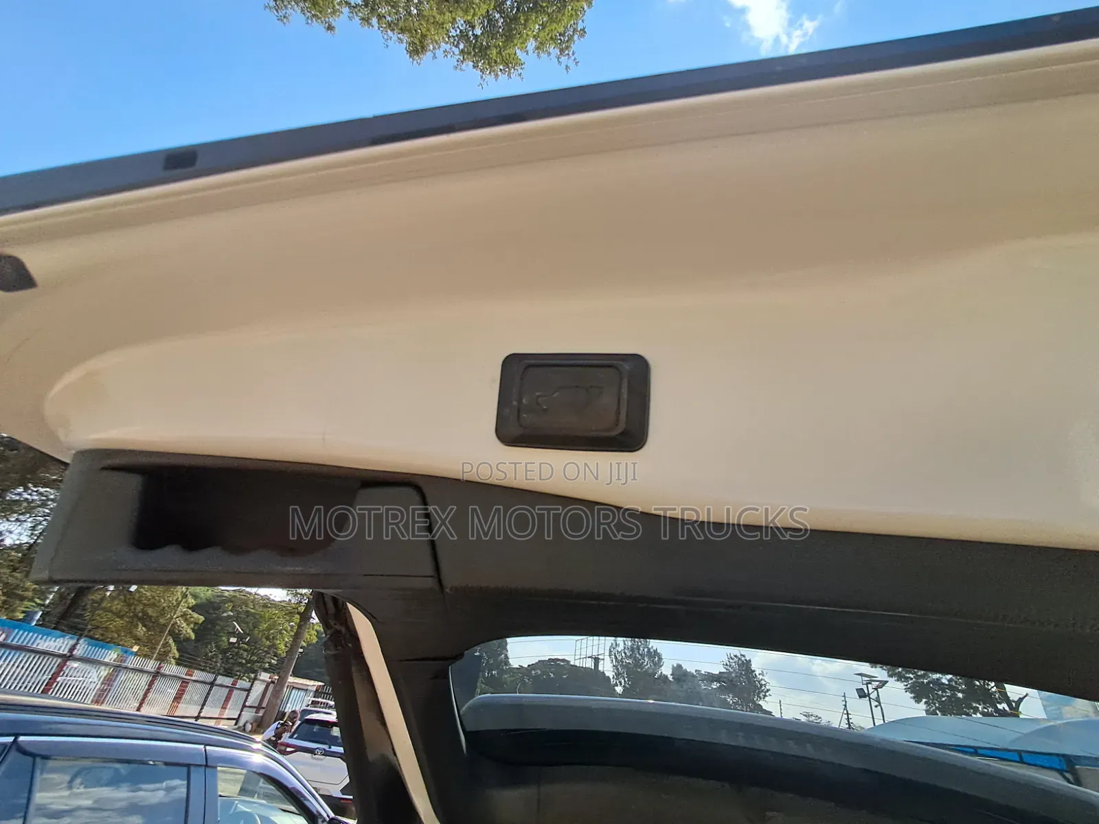 Toyota RAV4 LE AWD 2019 White