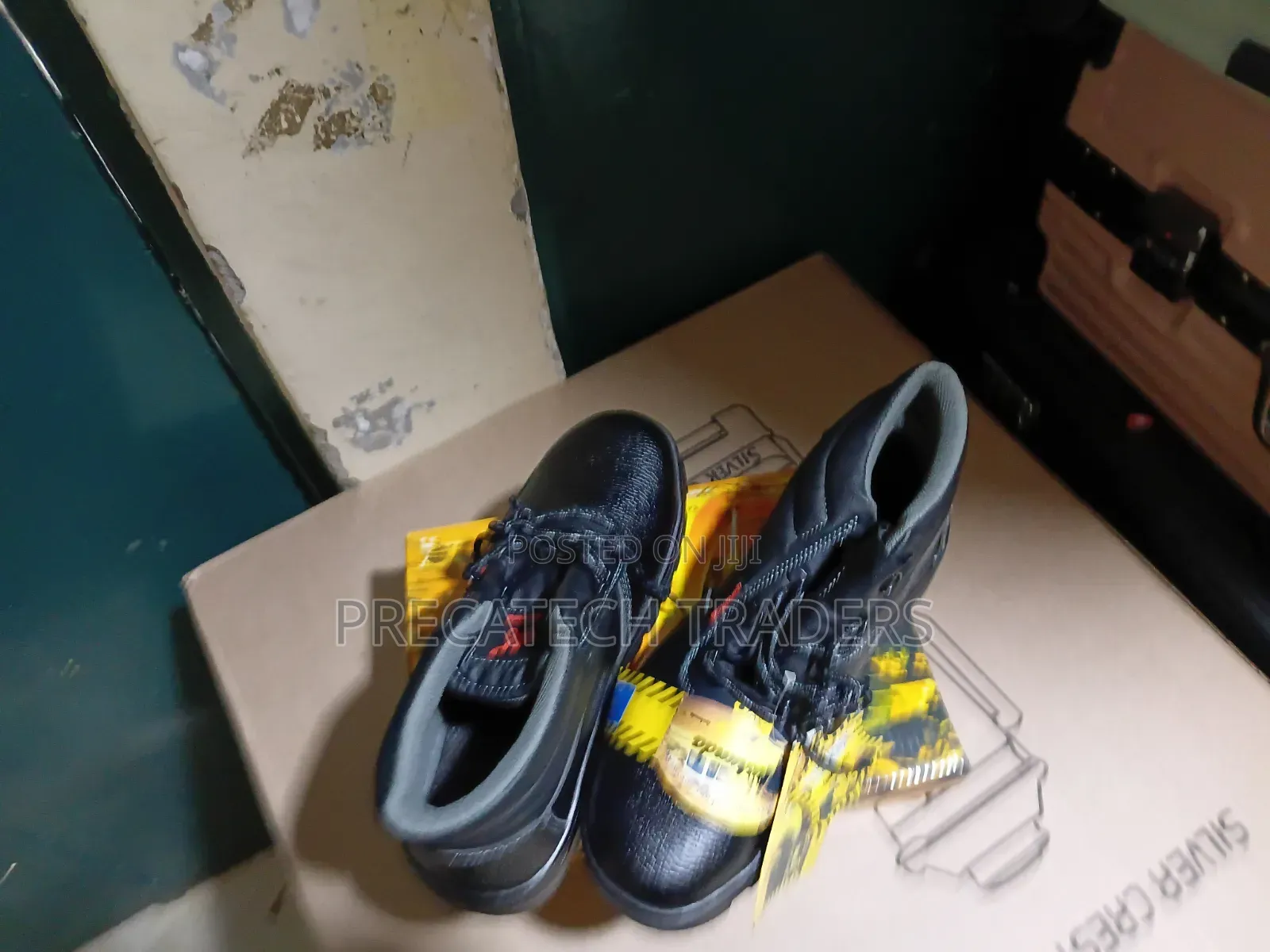 Lushundo Safety Boots – Black Protective Work Shoes