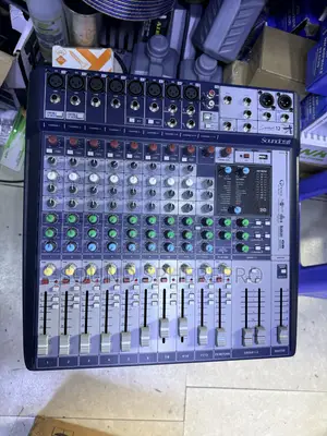Soundcraft Signature 12 Channel Plain Mixer