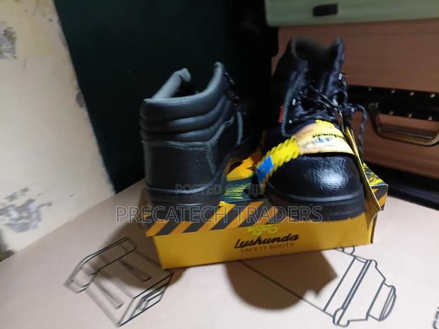 Black Safety Boots for Work Construction - main view