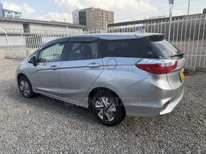Honda Shuttle 2016 Silver