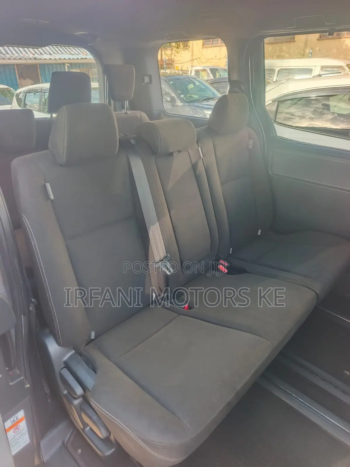 Toyota Esquire 2.0 FWD (8 seater) 2019 Silver
