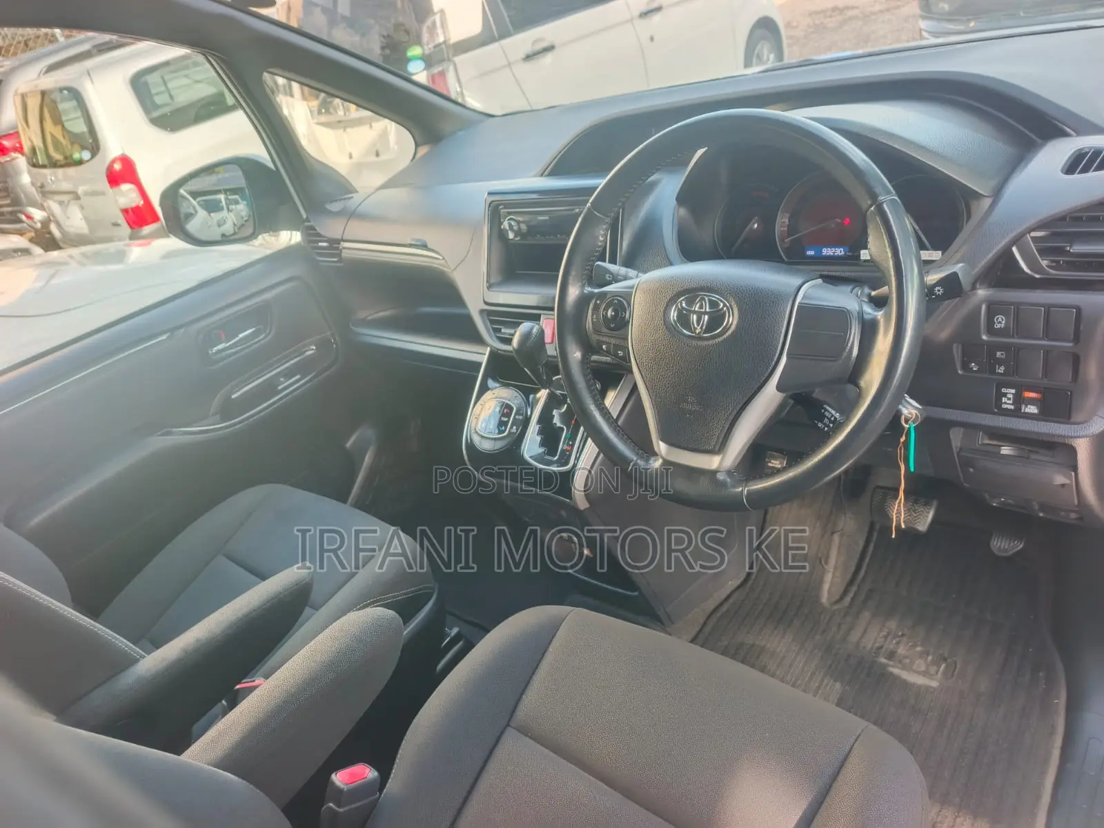 Toyota Esquire 2.0 FWD (8 seater) 2019 Silver