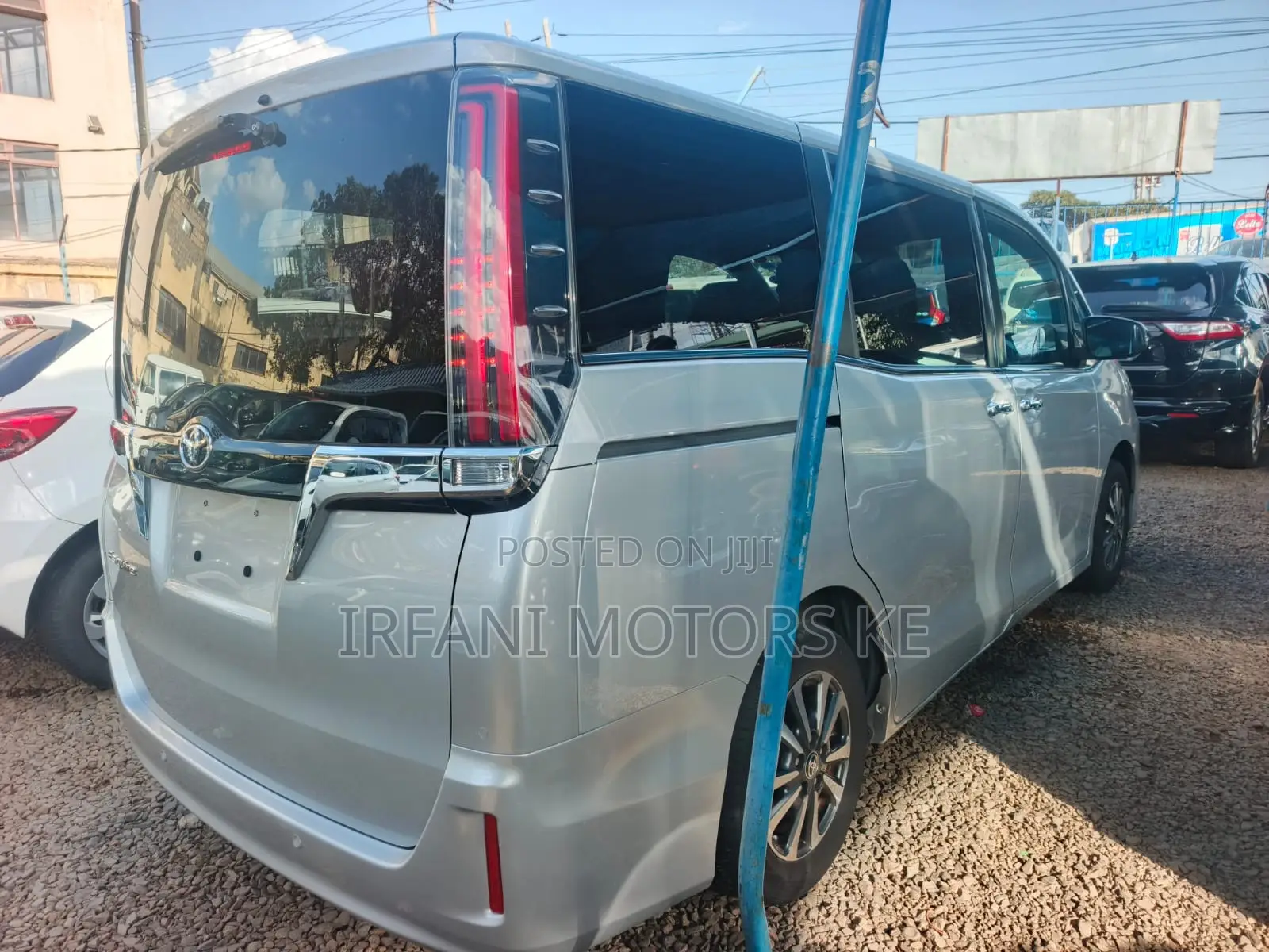 Toyota Esquire 2.0 FWD (8 seater) 2019 Silver