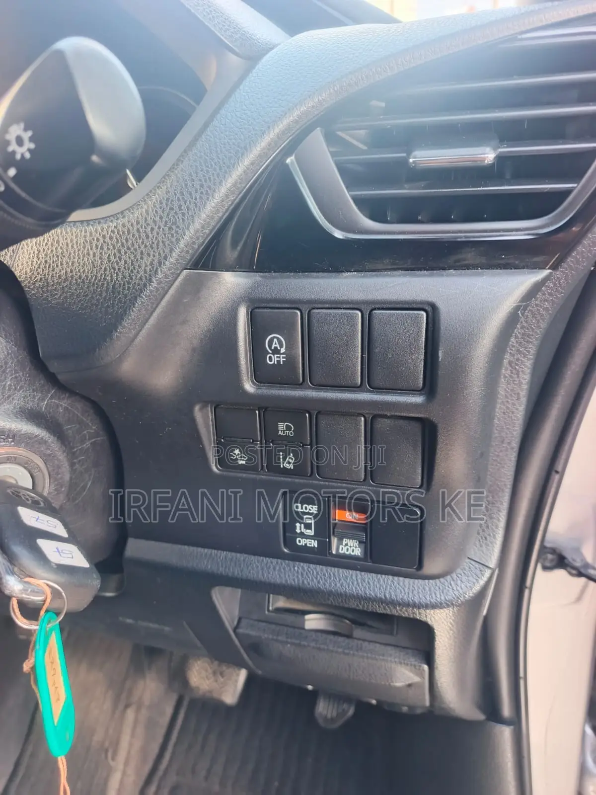 Toyota Esquire 2.0 FWD (8 seater) 2019 Silver