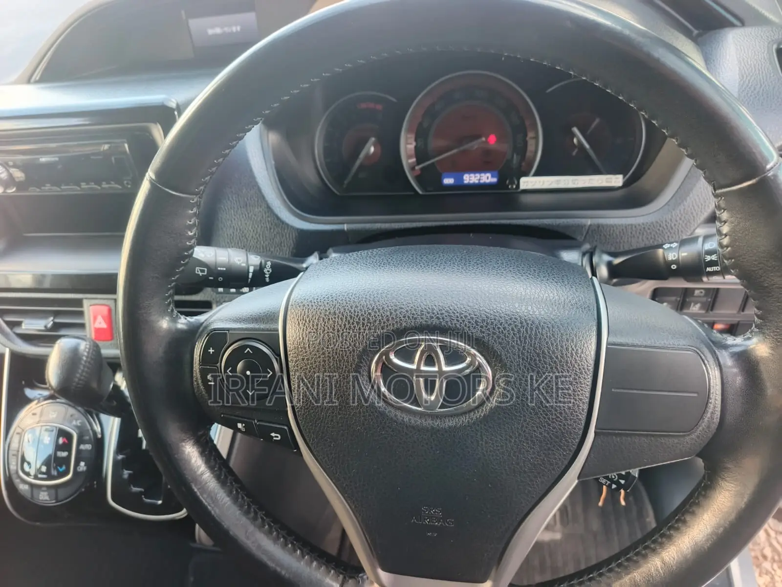 Toyota Esquire 2.0 FWD (8 seater) 2019 Silver