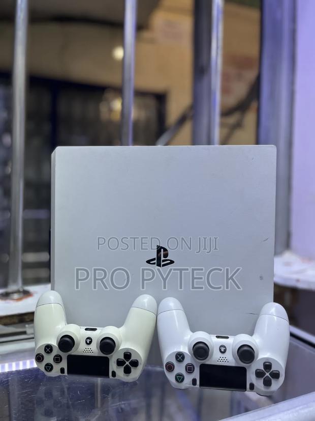 Playstation 4 Pro - thumbnail 2